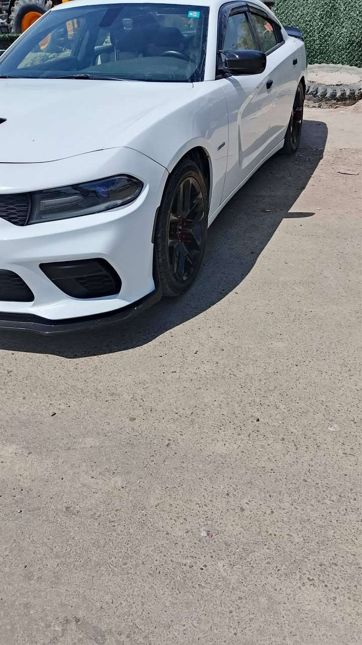 جارجر موديل 18 بدون إرباك
محرك 5700
حادث خلفي جاملغ وشويه بل قبق جنطه 
بجم مكفول 
كير محرك كفاله ولا مفتوح برغي منهن 
بيه كزوز طرب يخبل 
بسمي تحويل مباشر 
السعر 177
سياره جديده ونصبته احلا من صور 
الاتصال ***********
