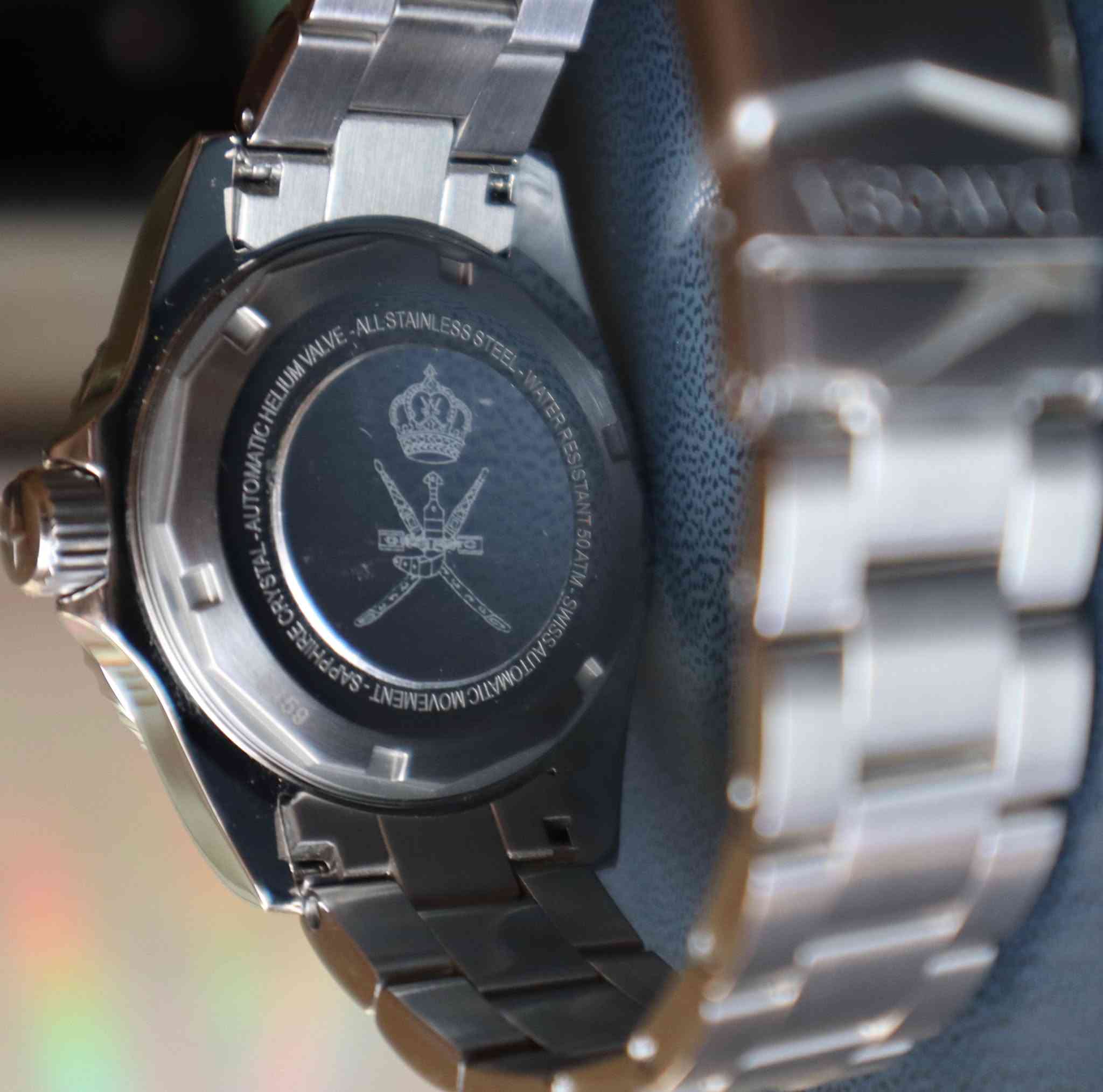 DAVOSA TERNOS PRO 🌊⚓️ Oman Khanjar Special Edition ~ Gifts of the late Sultan Of Oman Qaboos bin Said Al Said 🇴🇲

تحفة من آجمل تحف الساعات السويسريه الخاصة إلى الغواصين ومن اهداءات سلطنة عمان 🇴🇲 شعار الخنجر العماني على الخلف.

▪️Reference: 16155640 الموديل 
▪️Size: 42mm الحجم 
▪️Swiss Automatic Movement مكينة اوتوماتيك 
▪️Sapphire Crystal جامة زفير
▪️Water Resistant 500M / 1650 ft مقاومة المياه 
▪️ Helium escape valve قفل هيليوم 
▪️Screw in crown كراون بحري
▪️Blue dial ميناء لون مميز 
▪️Super-LumiNova hands & markers عقارب فسفورية مضيئة ليلًا 
▪️ Oman Khanjar Special Edition شعار خنجر سلطة عمان  
▪️Like New Full Bracelet كالجديدة سير كامل
▪️Only Watch & None branded Box فقط ساعة مع علبة عادية

🚨 Price: 650$ USD -  460 JD 🚨

▪️ Worldwide shipping available after payment
‎يوجد شحن دولي بعد الدفع

COPYRIGHT NOTICE: We are not affiliated with any brand. All watches are original and pre-owned (used).

‎إشعار حقوق النشر: نحن لسنا تابعين لأي علامة تجارية، وجميع الساعات أصلية ومملوكة مسبقًا (مستعملة).

#sultanqaboos #oman #khanjar #davosa #davosawatches 

Jarrah Collectibles ©️


**إذا كنت صاحب هذا الإعلان وتريد حذفه لأي سبب، رجاءا أرسل رسالة إلى الدعم الفني**
