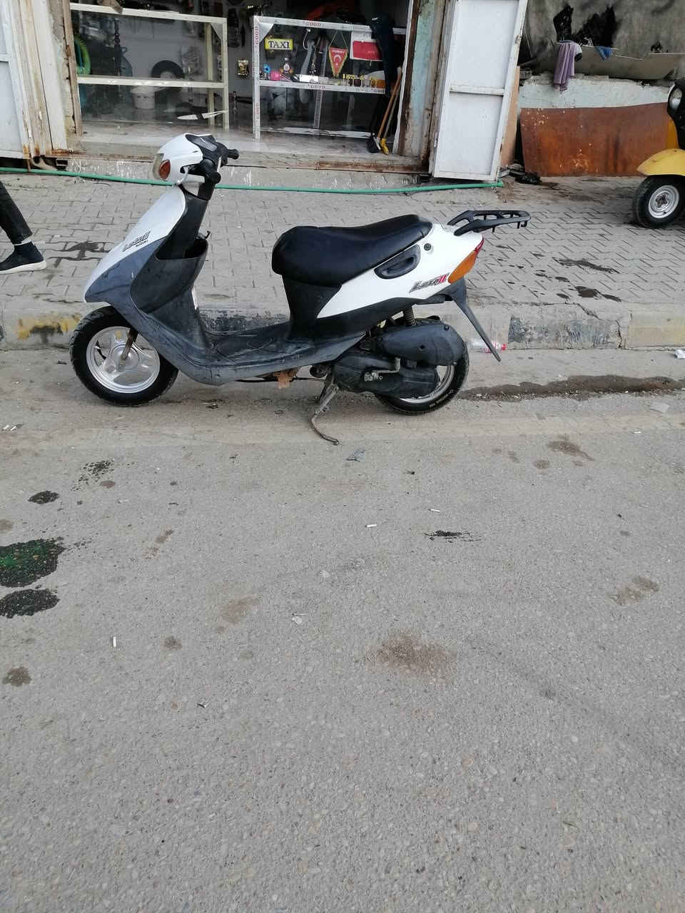 السلام عليكم دراجه ساسوكي جنطه للبيع نضيفه نكره سلف تخم تاير جديد كهربائيات شغاله أوراق كامله  دراجه حلوه نضيفه السعر 350الف بيها مجال للطيبين مراسله خاص او تصال ***********
