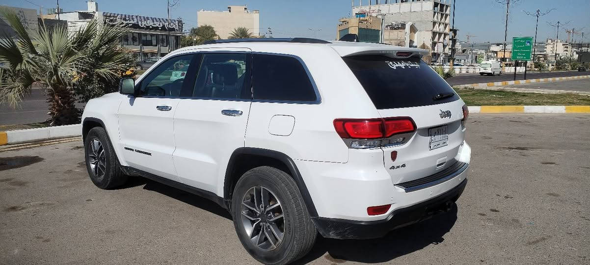 جيب كراند شيروكي لمتد
وارد أمريكي موديل 21 فور ويل

الضرر

جاملغ خلفي أيسر بجم كبس
الايرباكات جميعها سليمه
السياره مكفوله كفاله عامه عدا الجاملغ الخلفي مكان السياره كربلاء

السعر 273 للاتصال  ***********
