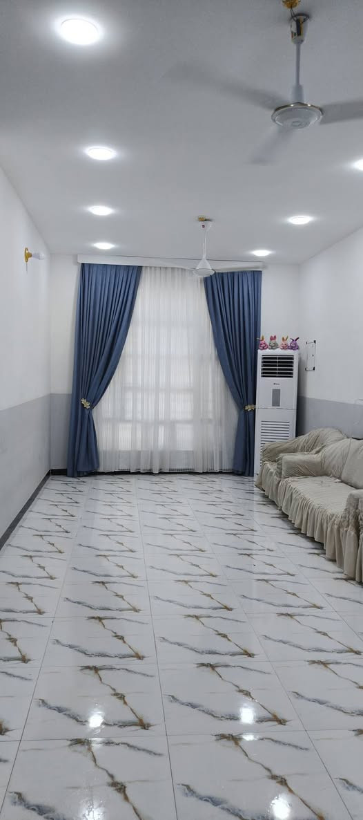 يالله دار للبيع حي ذويب الأول شارع أحمد الكدساوي مساحه240
الاستقبال 4/ونص×9
صاله 4/ونص ×8
غرف نوم (2) 4×5
مطبخ 4×4
بناء حديث 
سقف صب مضبوط 
للاستفسار 
***********

