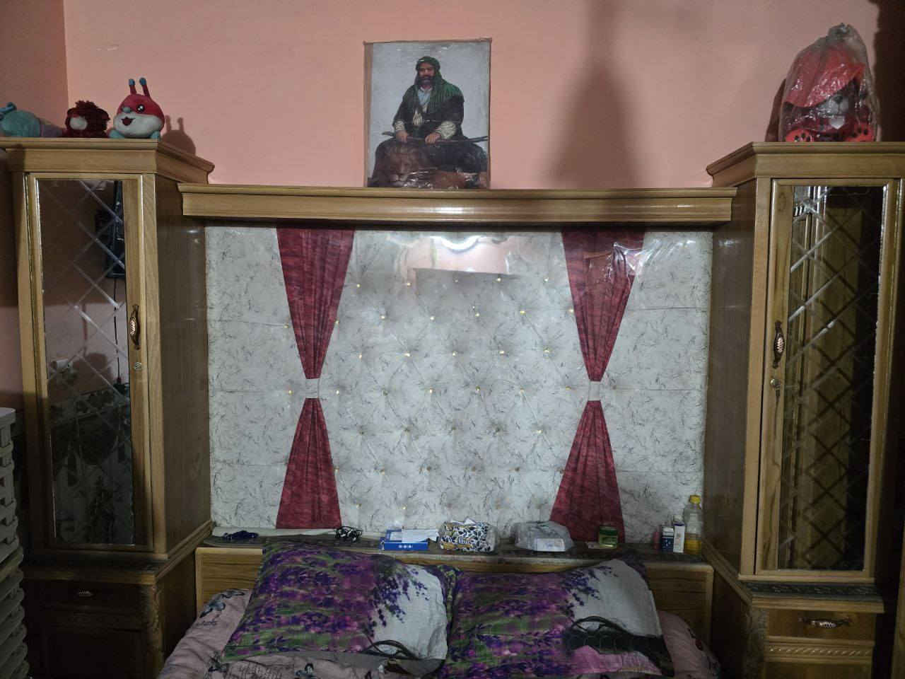 السلام عليكم غرف مسرح لبيع زان اصلي ماصارلي هواي من فصلتهه اخذتهه 3 ملاين ونص اريد ابيعه السعر 1700 مكاني بغداد الكمالية رقم ***********
