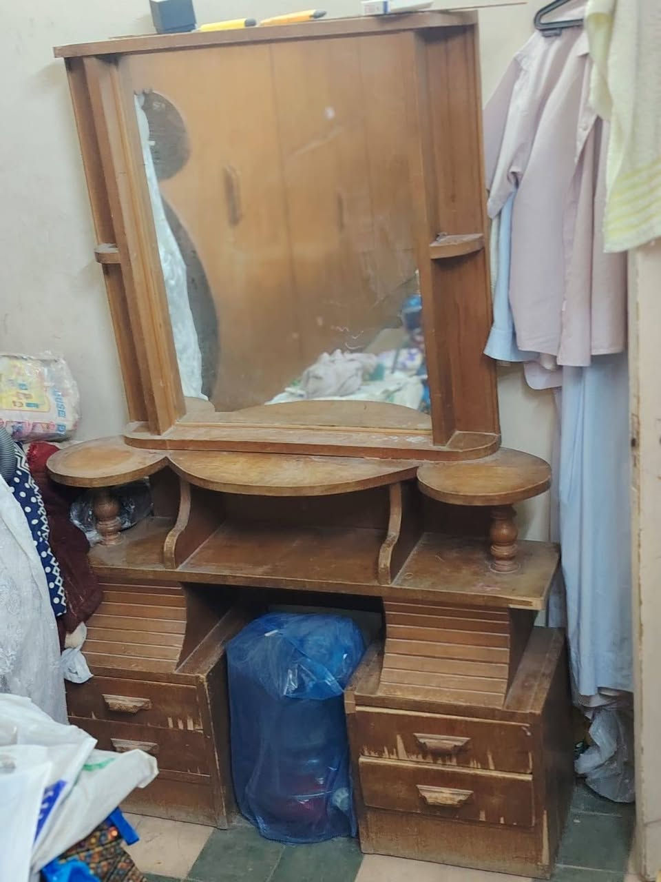 السلام عليكم غرفة نوم  كامله  المكان بغداد حي القاهره جوه جسر البنوك  ***********

