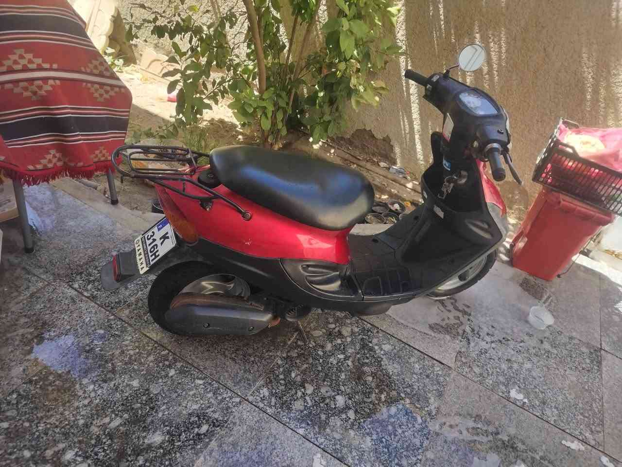 سلام عليكم لبيع  دراجه يوماها مكفوله مامفتوحه لون ماروني دراجه كل نقص مابيه تاير جديد أصلي شادله زنون أصلي جاهز أوراق تجي تفحص وتشغل وتشوف بعينك مكاني ميسان رايده 500وبيه مجال ان شاءالله☎️ ***********
*********** عمارة, ميسان
