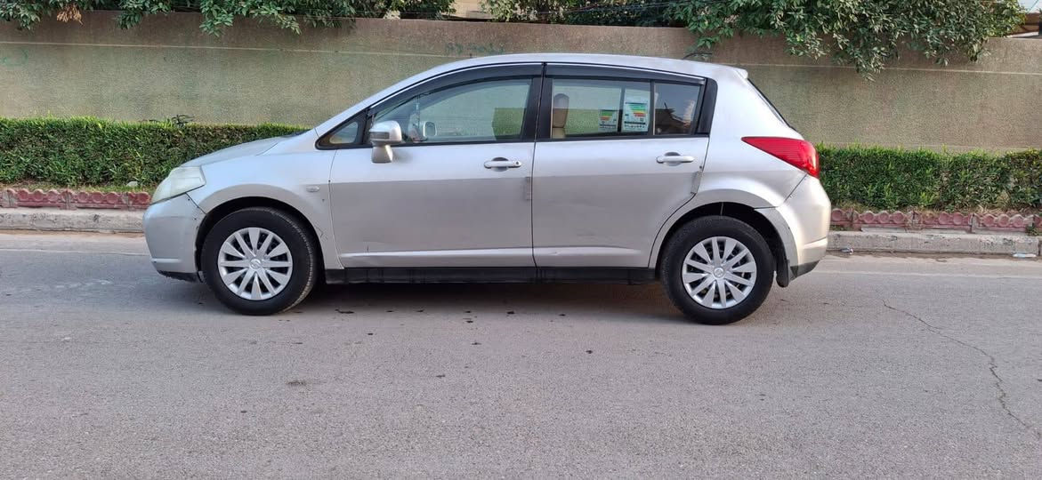 السلام عليكم 
نيسان تيدا ٢٠٠٧ 
رقم بغداد الدولي سنويه بأسمي 
كير محرك نضيفات . كير اوتو .
 صدر تايرات تبريد تدفئه كلها تمام 
السياره بدون صبغ . والكشر واضح بالصور 
السعر ٦٤ وبيها مجال . مكان السياره العامريه 
للاستفسار (***********) بغداد, العراق
