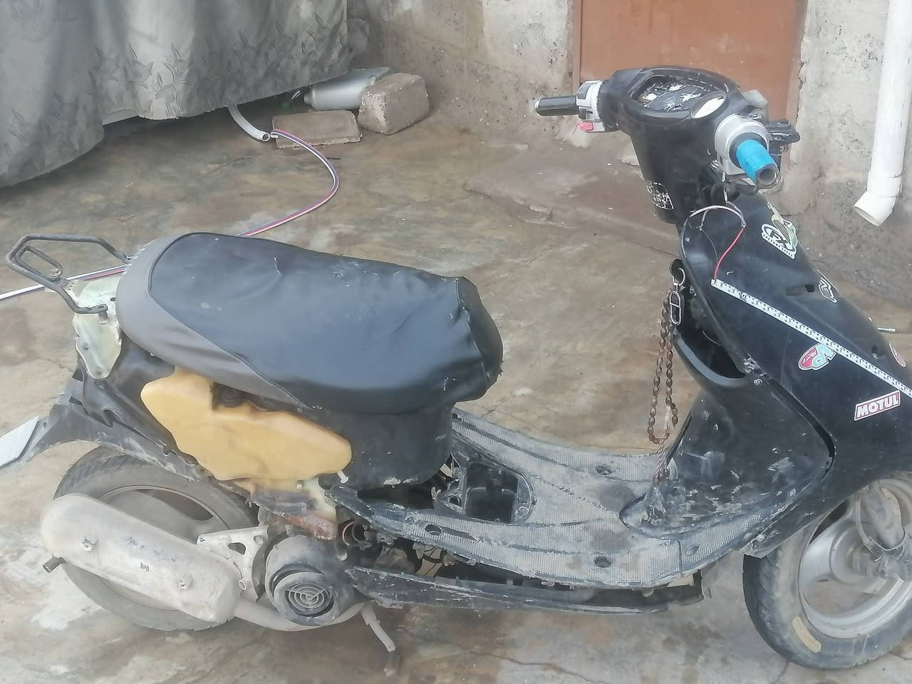 السعر 100 ابي مجال ***********
