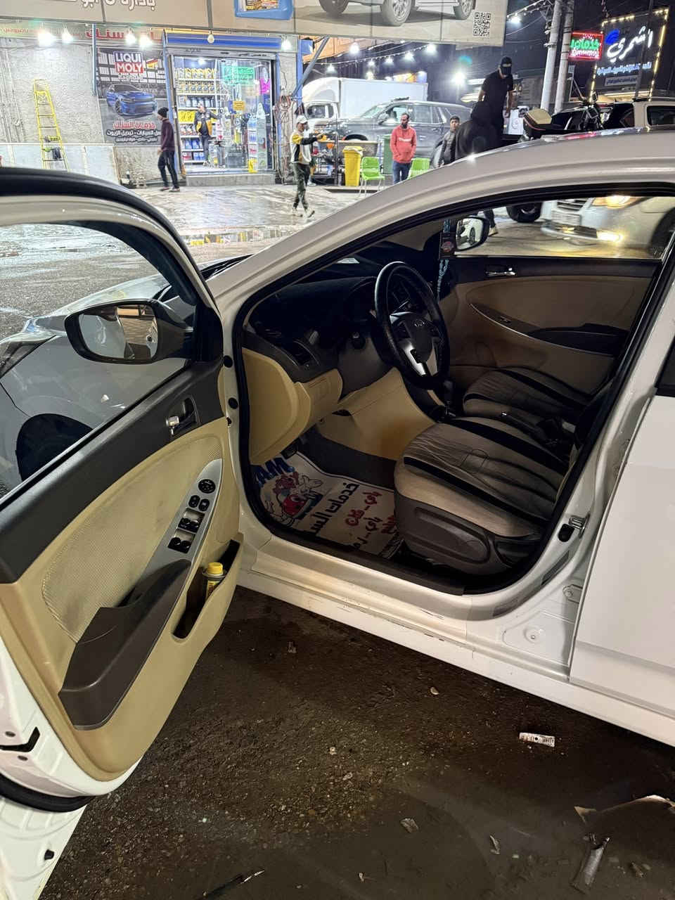 السلام عليكم من رخصة الادمن 
هونداي اكسنت للبيع  2014 خليجي مفولة السيارة ماشية 117 الف مال بيت السيارة ما اطلع بيها و مداريها اي نقص مابيها باتري فيت بام بلكات مجاول كهربائيات كلها جديدة بالاضافة الى تخم تاير جديد سعرها 112 ورقة  يعني 11،200$ سيارة متعبك تاخذها و تدعيلي  عنواني الدورة الميكانيك متواجد من 6-12 مساءاً 
و من 11 الصبح لل 5 العصر بالكرادة شارع النضال 
***********
