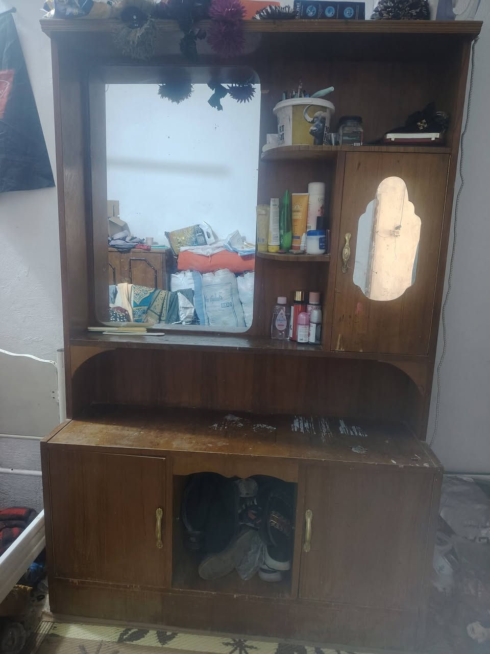 السلام عليكم. غراض بيت للبيع غرفة نوم ب150والتخم 60 مكاني بعقوبة***********
