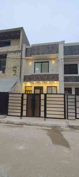 للبيع بيت مساحة 57متر مدخلين يحتوي على صاله ومطبخ وخدمات عدد 2وغرف نوم عدد 3للاستفسار الاتصال
*********** ☎️
