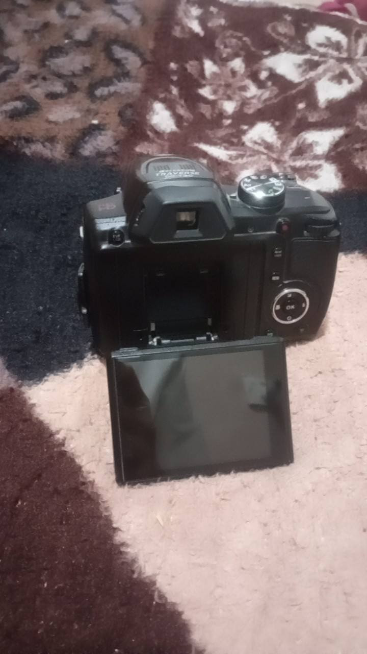 السلام عليكم شباب بنات عندي كامره للبيع كامره Haier السعر كلش مناسب مع كامل ملحقاتها حزام وبطاريه وشاحنه وهديه رام + الشاشه قلابه  للشراي هذا الرقم مالتي (***********)
