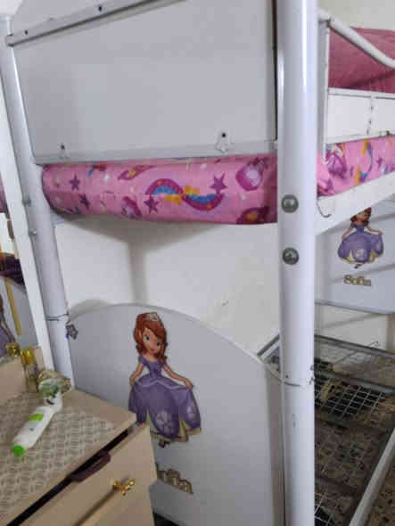 سرير طابقين بسعر ٨٠ طالبيه ***********
