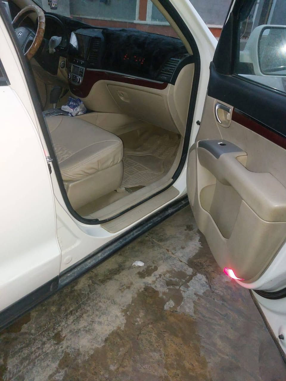 السلام عليكم 
هونداي سنتافي موديل ٢٠١٠
بدون ضرر بدون صبغ
السياره كلين مال بيت 
سبعه راكب 
تبريد ٣ قطع 
محرك ٢٧٠٠ محرك ٦
دوشمه كهربائيات كله شرط 
سياره فول فتحه تحكمات
السعر ١٥٠ ورقه وبيه مجال 
تجي تشوف وتدلل 
مكاني الشرقاط حي العكيدات 
للإستفسار ***********
رقم نينوى دولي
ملاحظه المحركه غير مفتوح
