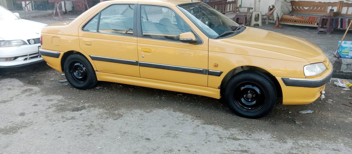 بيجو بارص 2015
سنويه 27بأسمي خط وبحث مصفره 
بيها باب وربع جاملغ الورا 
تخم تأير وحداديه من الطول الطول مكان السيارة ذي قار قلعة سكر ***********
