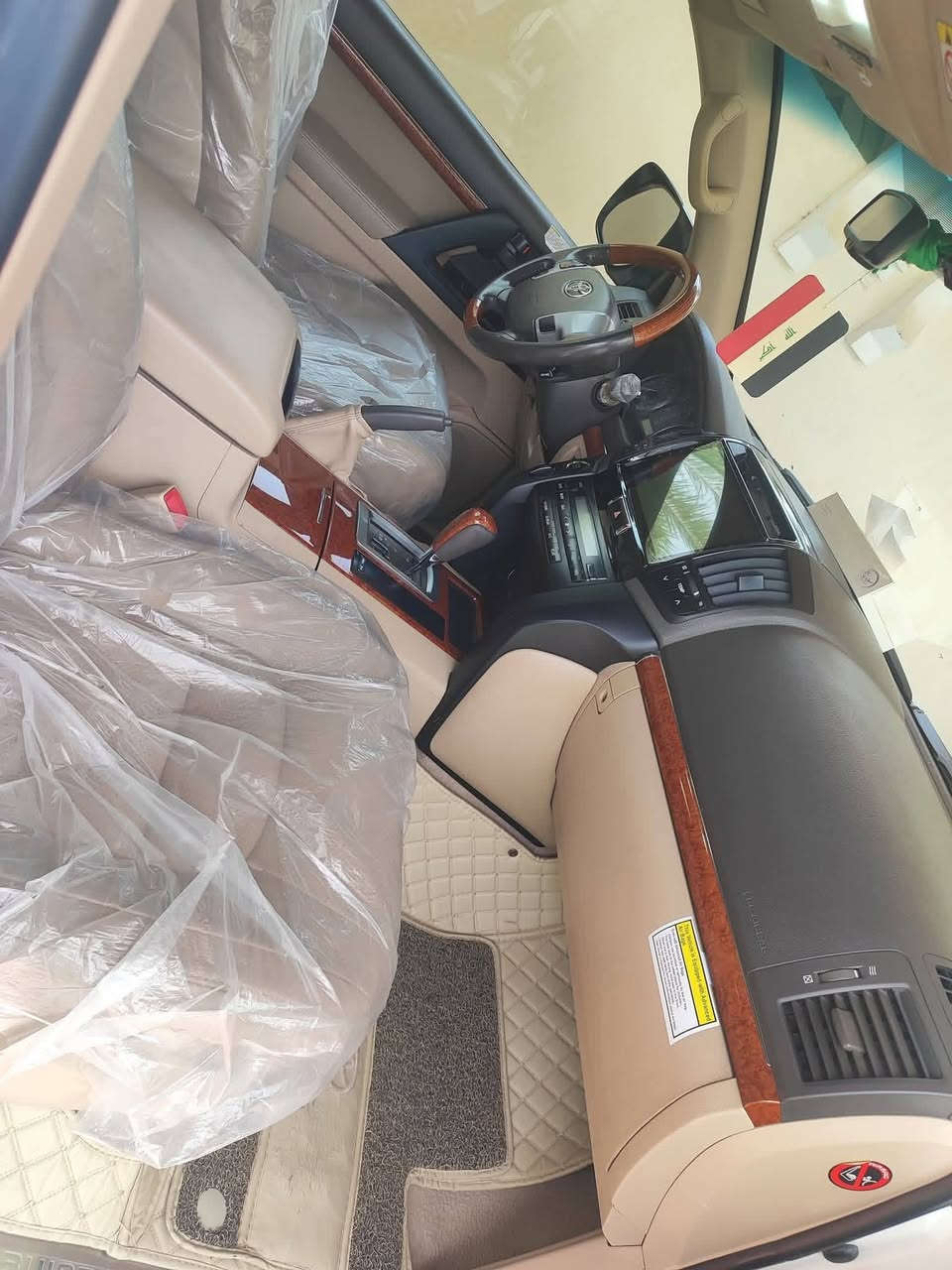 سلام عليكم عندي لاندكروزر موديل 15 فطيم السياره فول مواصفات رقم بغداد الجديد بسمي السياره بيه فقط كصت القماره صبغ اثر عارضه واكعه عليه ونصبغت فقط ولباقي كفاله عامه شرط الفحص وسونار تخم تايرات جديده حداديه جديده تبريد خير من الله تحكمات استيرن شاشه كبيره محرك كير كفاله لايت زنون فتحه سقف كشنات كهرباء داخل لونين ثلاجه السياره جاهزه عله اخر حبايه مكاني بابل المحاويل السعر 300 بيه مجال بسيط رقم الهاتف ‏‪***********‬‏ بيع او مراوس
