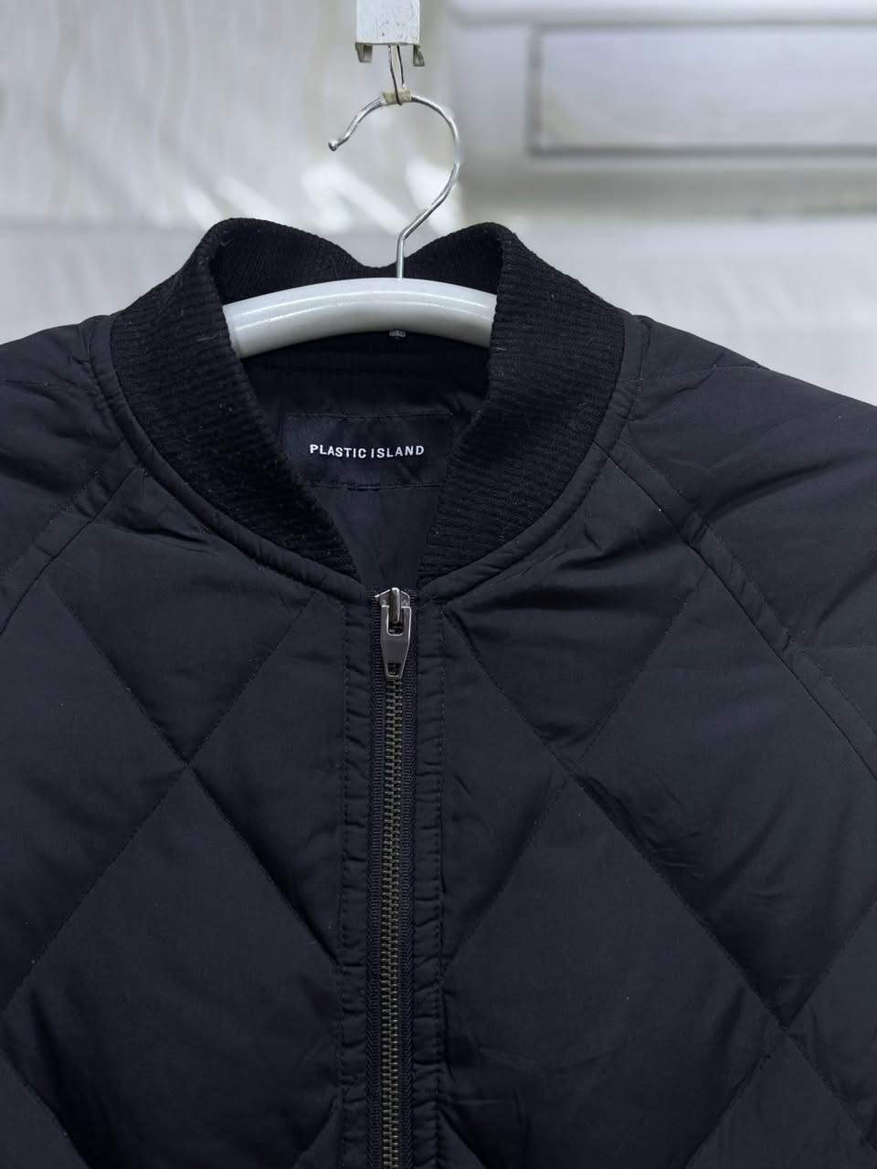 قمصله(PLASTIC lSLAND)سوبر كريم  
القياس  M
ألون اسود فحم
النظافه 💯/💯  

يوجد توصيل 🚚 (بغداد -محافظات )
☎️رقم الهاتف :***********

للحجز -دايركت
