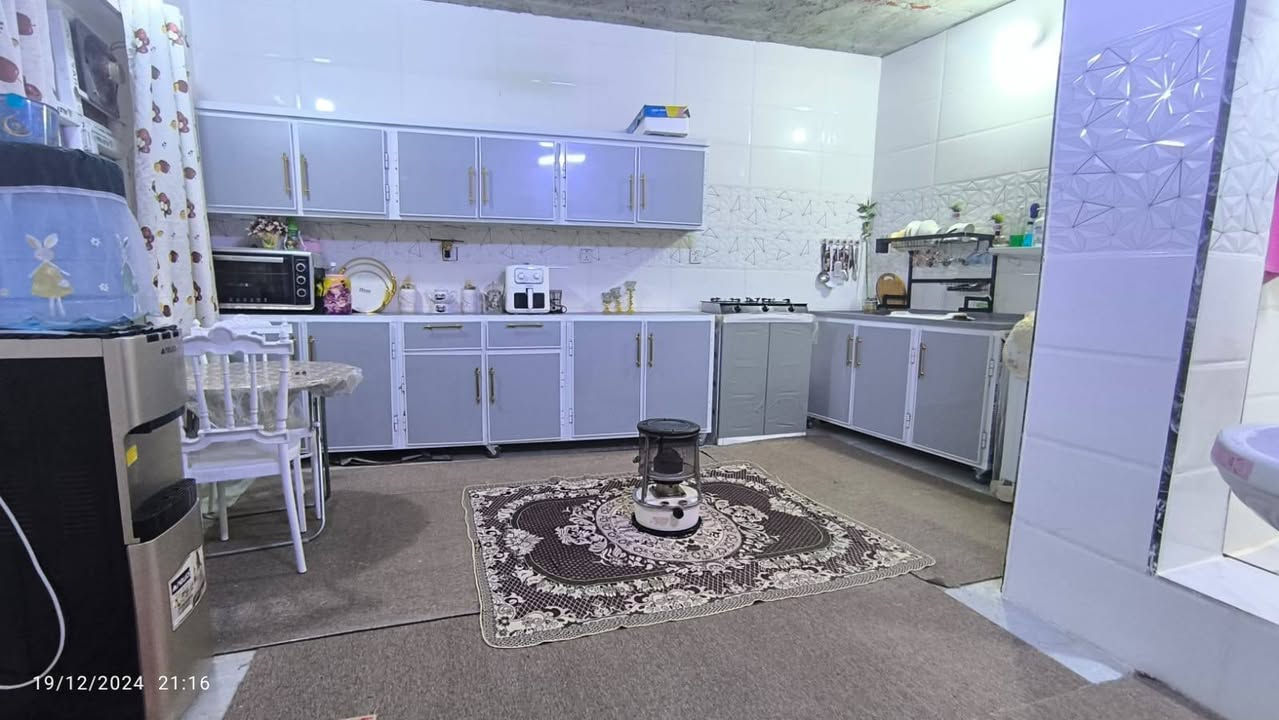 للايجار بيت جداً نظيف وجديد 

خدمات فول ***********

غرفتين مطبخ وصالة
