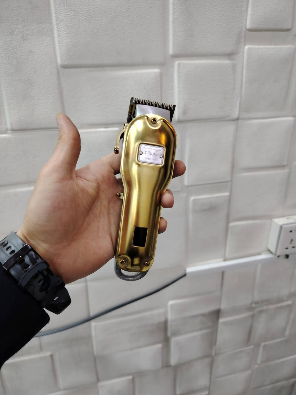 مكائن حلاقه مستخدمه للبيع واتساب ***********  اصليه شحن  يطول  أسعار بلاش   واصل الباب محلك  توصيل مجاني
