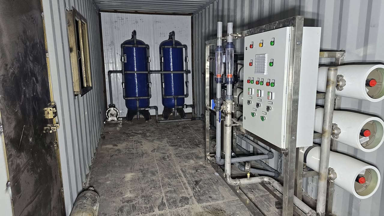 الحمد لله تم نصب وتجهيز محطات الارو تعمل على أملاح 18000 الف  في حقل الرمليه سعه 15م والثانيه 4 م *********** /***********
