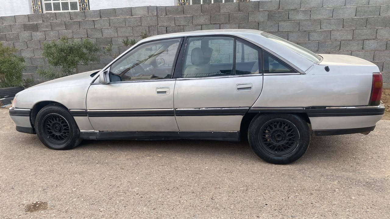 اوميكا للبيع
كدام عينك تفاصيل داخل لفديو 
موديل ٩٢ 
تخم تاير 
مكينه مجفته جديد 
كير شرط 
صدر نضيف 
سعر ٢٠وبيها مجال 
غير متواجد ع لفيس للاتصال 
***********
***********
