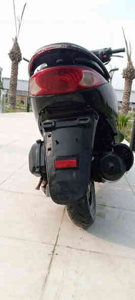 السلام عليكم دراجه بريز  
 درجه كله بلاديه خير من الله   شلعه ومعدال شغاله سلف وهندر مكينه خرسه ناعمه  كهربائيات كله شغال شاير يمنه يسره عداد كليو متر شغال الايت عالي ناصي كله شغال بريك مامي خلفي   مكفوله كفاله عامه 
وراق كامله وراق رنبه موجود مكاني بغداد سعر 550
للاستفسار ***********
