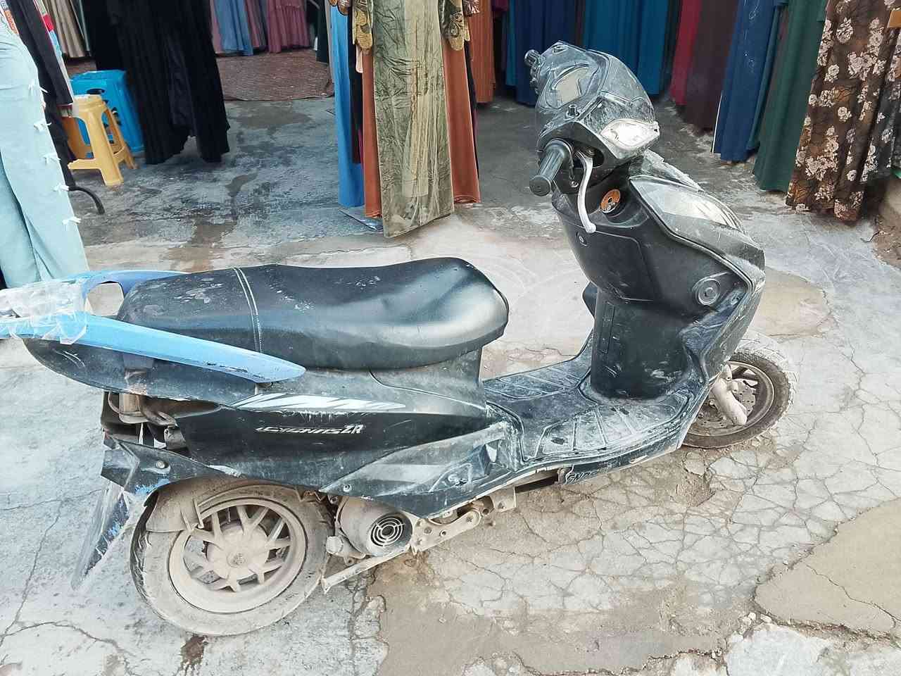 السلام عليكم
سكنس للبيع راجه نضيفه من الداخل كلش 
 نقصها فقط شد صالنصه ... وتبدل كفرات .... 
السعر قفل قفل قفل 125 
واتساب فقط ***********
