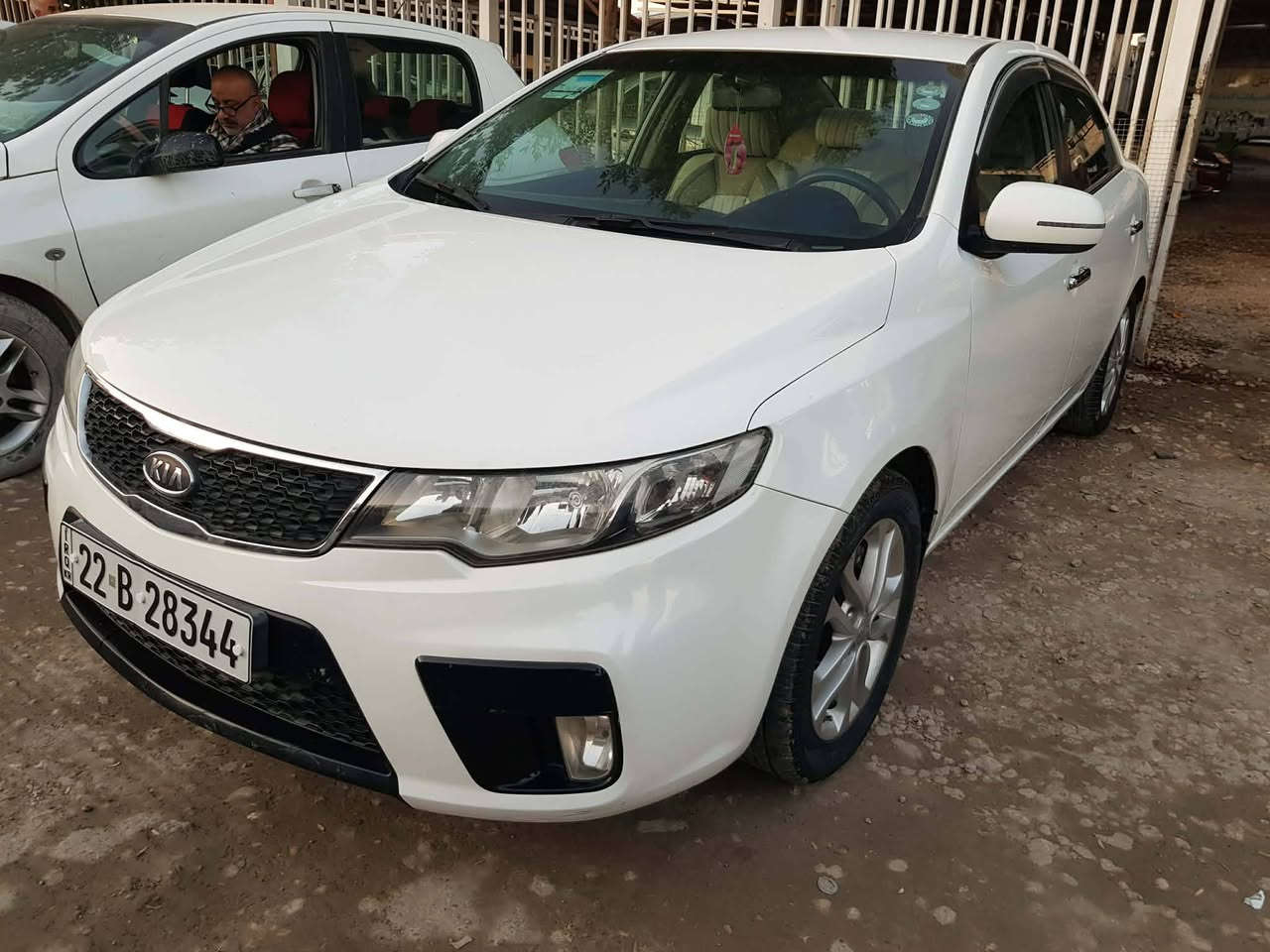 السلام عليكم سيراتو موديل 11خليجيه مكفوله كفاله عامه السياره بالحله رقمي ***********
السعر المطلوب 110 وبيها مجال
