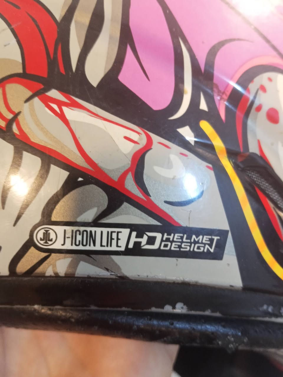 سلام عليكم خوذة اصلية ماركة سعرها 25الف مكاني بغداد حي الجامعة رقم ***********بي واتساب
