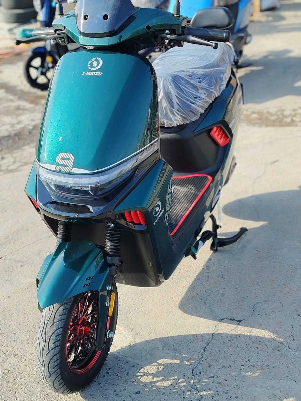 ماطور شحن ABR
ملف 3000
بطاريات 30  امبير عدد 6
نظام بك ومثبت سرعه
اربع سرعات  دراجه نظيفه حيل وسريعه
السعر ٨٥٠
شراي اتصل 
***********
