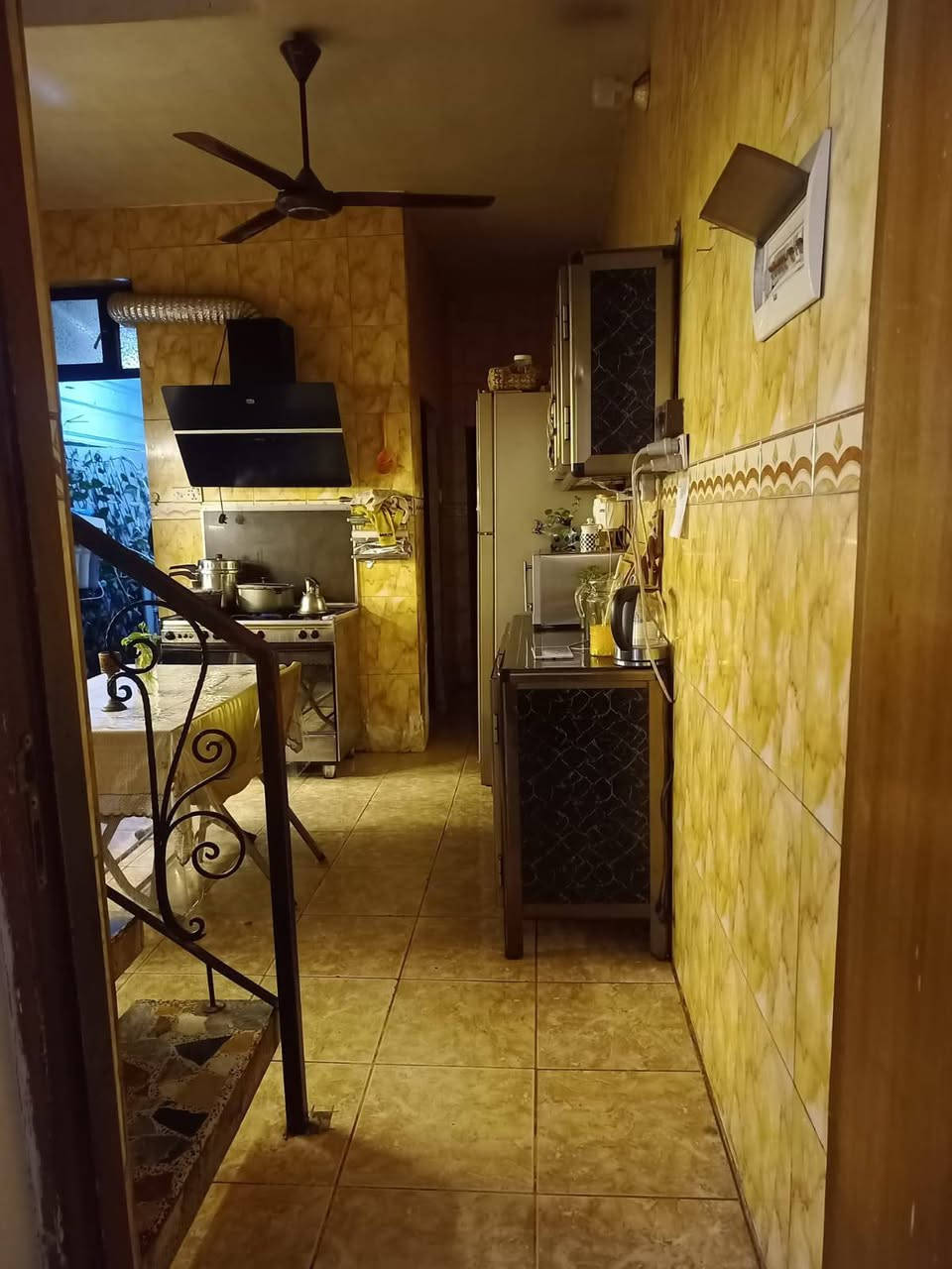 🔴 دار للبيع في منطقة الامين الثانية
📍قرب جامع الرسول الفلكة المشجرة 

🟠المساحة 75 متر
🔹 الواجهة 4 الا ربع
🔹 النزال 20 متر

يحتوي على طابقين بناء 2013 بناء جيد

 الطابق الاول استقبال ومطبخ بي ساحة درج وصحيات وغرفة نوم 
والطابق الثاني غرفتين نوم وصحيات 
والطابق الاخير سطح كبير وبي غرفة چينكو كبيره مخزن للغراض

✅ السعر :- 180 مليون مع مجال بسيط جداً 

📌 للاستفسار اكثر الاتصال على الرقم *********** متوفر واتساب
