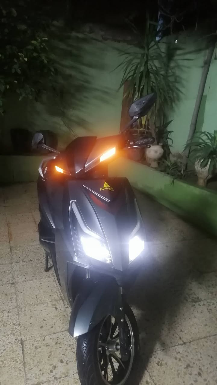 السلام عليكم
دراجة شحن  سكنس 

موديل 2025 
ثلاث سرعات 40_ 50_ 60 
الرجوع  R
لايت LED عالي - ناصي 
اشاير شغاله + خلاط 
دراجة شغاله ونضيفة ما متعوبه
بطاريات ممتاره اقتصادية 60 كم + شاحنه الاصليه 
 السعر على الخاص او الاتصال على الرقم ***********
