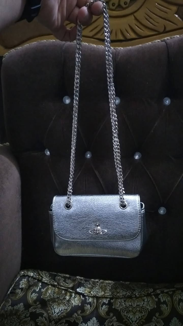 شرط اصلي ماركة #فيفيان_ويستوود سعر ٧٥ بغداد مدينة الصدر لايوجد توصيل 
***********
