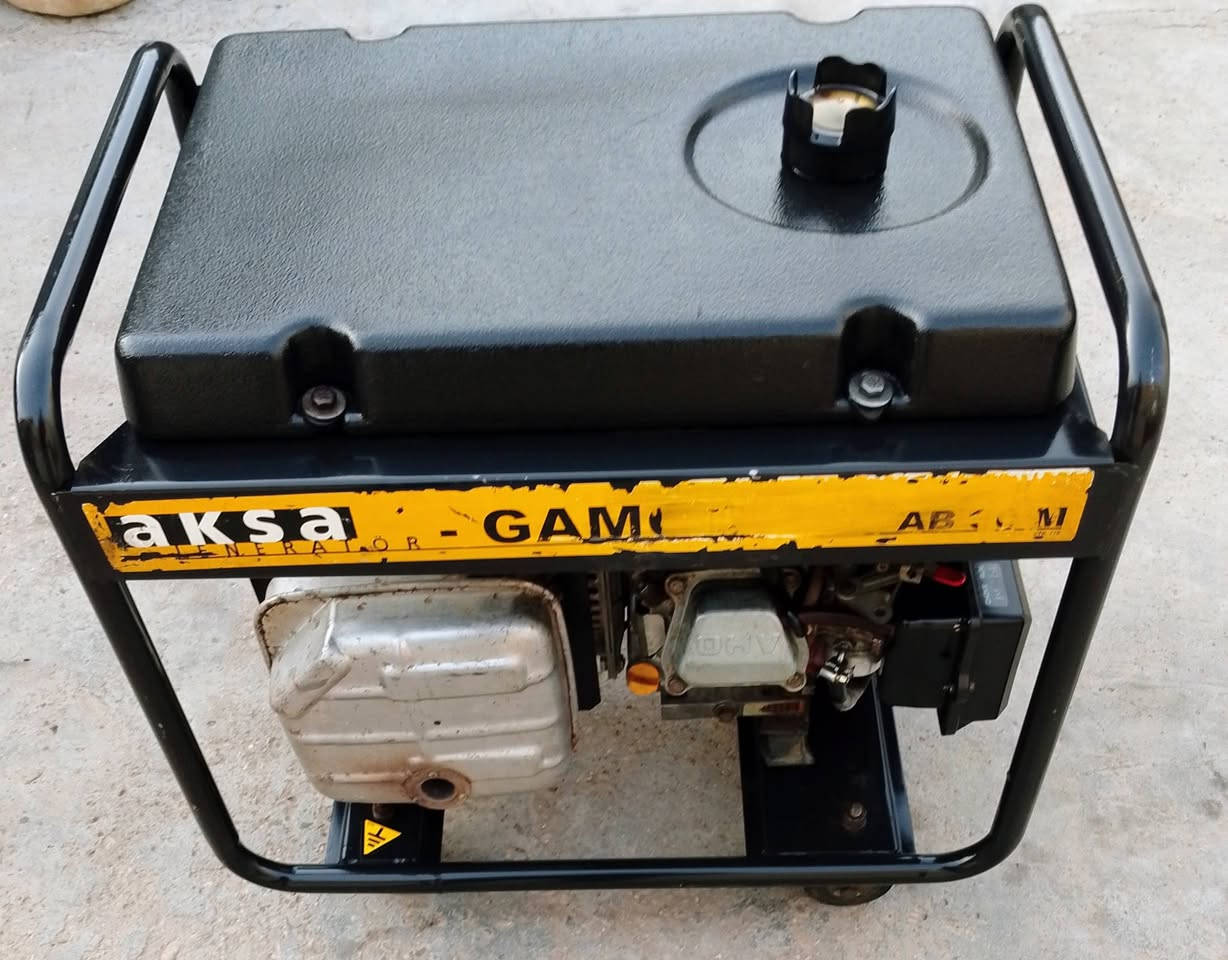 السلام عليكم مولد اقصى ياباني اصليه 4 كيفي 16 امبير نظيفه حيل ما دخله تصليح اقتصاديه بالصرف كهرباء مستقره صوتها جدا هادئ سعره 325 الهاتف ☎️ *********** بي واتساب الشراي يتصل مكاني بغداد قرب مجمع بسمايه يوجد خدمه توصيل داخل بغداد فقط
