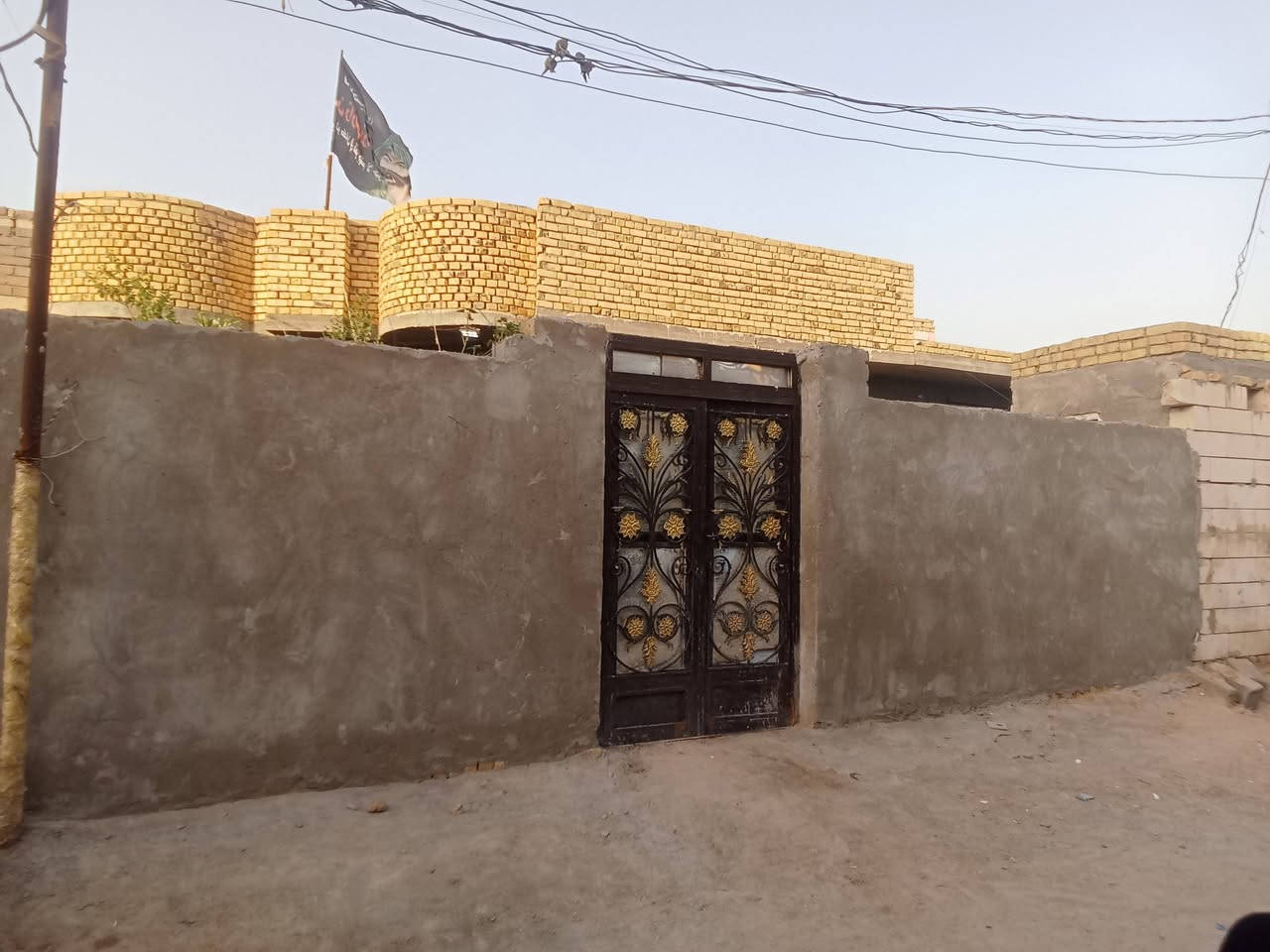 سلام عليكم

البيت للبيع زراعي مساحه 200 البيت نقص رضيه فقط
مقابيل حي الجوادين لاسكان صناعي عمود 46  

***********
