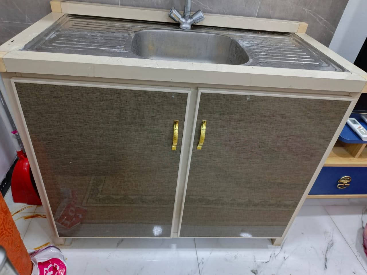 السلام عليكم غرااض للبيع نضيفه فوول مكاني بغداد واكو توصيل ع فحص تأخذ رقمي واتسب ***********
