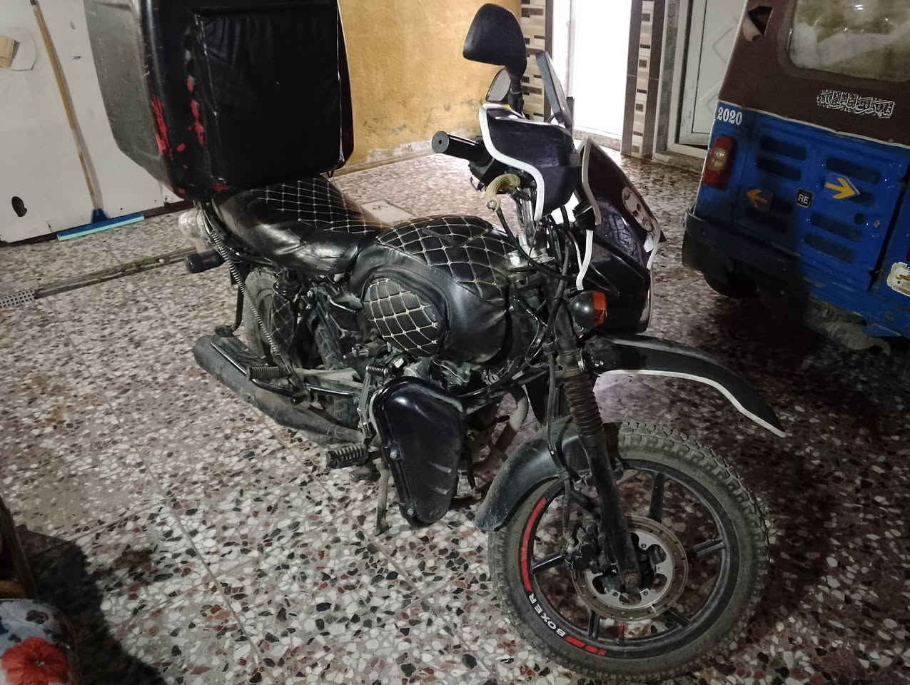 السلام عليكم دراجة بوكسر للبيع
موديل 22 شهر 10 
تجفيت شركه 
بدون اوراق 
سعرها 950 بيها مجال 
***********
عنواني بغداد حي النصر
