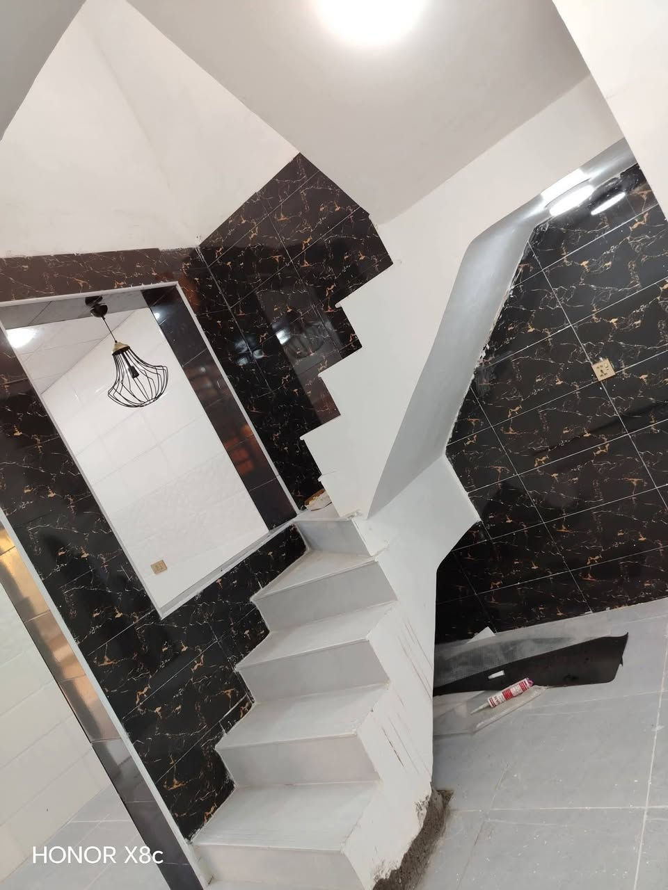 🏡دار للبيع🏡
المساحة: 50 متر مربع
✅ #طابو_زراعي_سند_25_أقرار_محكمه
السعر: 21 مليون  (مع المجال)
الموقع: النجف شارع الصب عمود 317 

مواصفات البناء:
غرفة/ صالة معزولة/مطبخ معزول/ صحيات خارجية مكشوفة
بناء مرتب (أساس + سقف كونكريت + طابوك)
أرضية بورسلين أبو الـ 60

الخدمات:#بعد_عن_سوق_100م
ماء كهرباء مدارس سوق تبليط مولد

للاستفسار والاتصال:
***********
