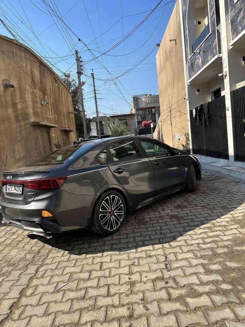 سلام عليكم اخوان فورتي gt 2023
مواصفات السيارة فول 1/1 GT معروفة 
بصمة تشغيل وبصمة ابواب وتشغيل عند بعد
شاحن موبايل وايرلس
اشاير بالمري
شفتات ستيرن 
رادار جانبي
رادار امامي 
حساسات خلفية وتوقف ذاتي عند وجود جسم قريب
زر اوتو هولد
مثبت سرعة
مانع انزلاق
تبريد قطعتين ومناخ منفصل
شاشة حجم 9 انج 
كشنات جلد مطعمة بقماش وعليها ختم GT
هاند بريك كهرباء
تبريد بيانو
ستيرن حرف D سبورت 
سستم صوت من ماركة هارمن كاردن harman kardon
انارة بالابواب الامامية قابلة لتغيير الالوان +علامة GT عالدشبول مضيئة
وبعد بيها مواصفات ثانية
***********
السعر 145 وبيها مجال مكاني بغداد البنوك تحويل مباشر
