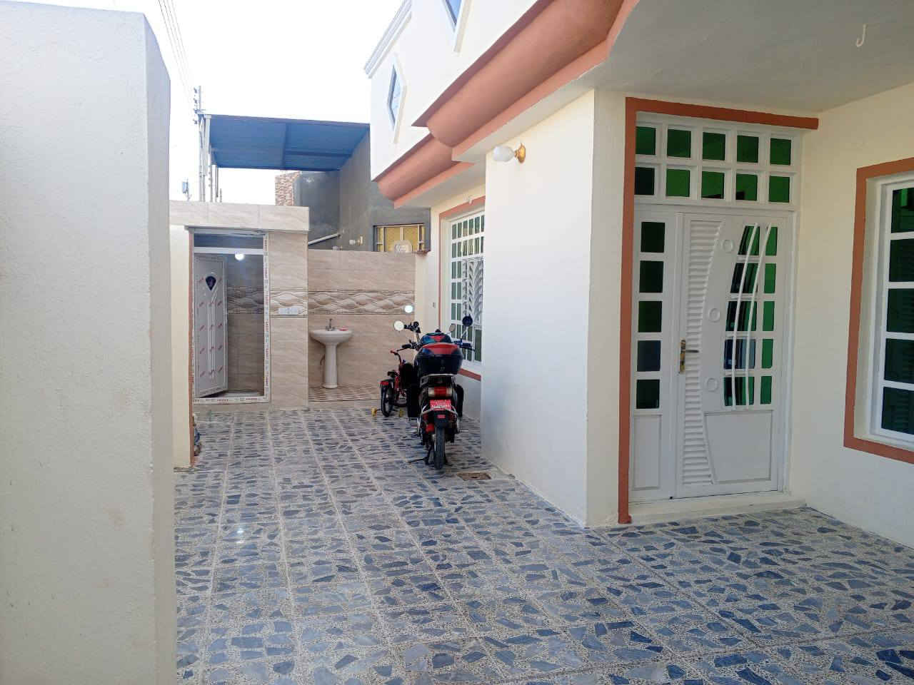 للبيع بيت حي شهداء قرب مدرسه المفاخر الشارع 8 متر السعر 135 مليون وبي مجال يرهم مراوس بيت او قطعة بلجغيفي الثانية/***********/ ***********
