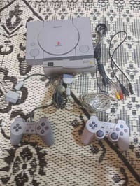 كامل الملحقات اصليه مع قطعه تشغيل افلام   السعر 25.000 بيه مجال للتواص...