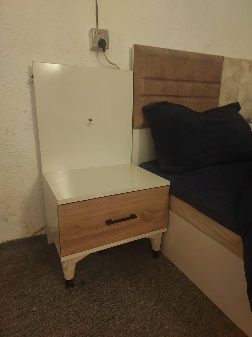 سلام عليكم اخوان غرفه جديده مثل ما موضح بل صوره غرفه تركيه مدت الاستعمال شهرين فقط سعر 600بيهامجال محتاج اريد ابيعها الاستفسار هاذه رقمي ***********
