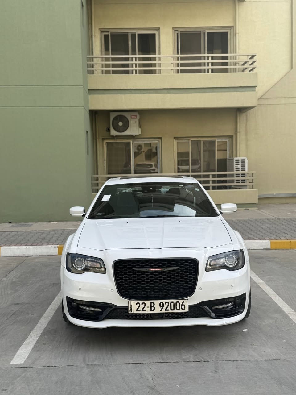 السلام عليكم
كرايسلر 300s موديل 2023 خليجي 
ماشيه 48000 كيلو متر 
مواصفات الs فول 1/1
الشراي صدك يتصل على الرقم ***********
