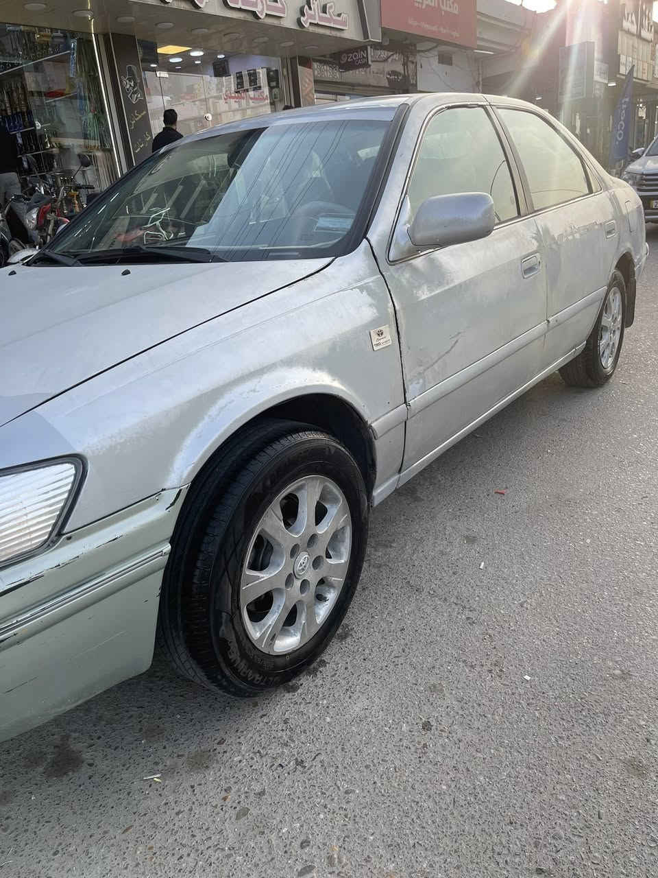 كامري 2001 
محرك 2200
وارد أمريكي 
كروز سرعة (مثبت سرعة)
حادث جاملغ جهة اليمين (عكس السايق)
رقم بغداد بأسمي تنتهي السنوية ٢٠٢٨
تبريد 
تخم تاير جديد
باتري جديد 
محرك حاوية(جديد)
السيارة اللون فضي سلڤر (السيارة جاهزة فقط تحتاج صبغ )

السعر ٧٠ ورقة وبيها مجال 
للتواصل الاتصال 
***********
