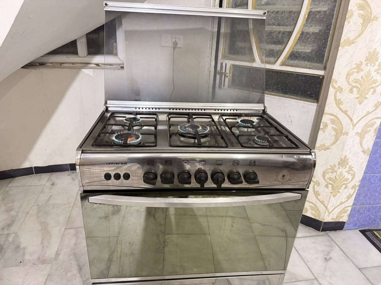 سلام عليكم طباخ  للبيع حله حي الصحه  للسفسار ***********
