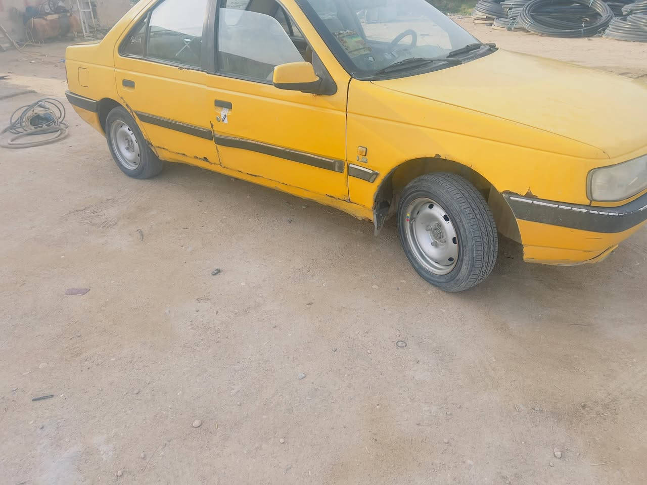 سلام عليكم سياره بيجو 405 للبيع موديل 16 مكينه وكير كفاله ولبدي شوف لعين تبريد ثلج تدفئه مكانه زبير المگصب  ***********
