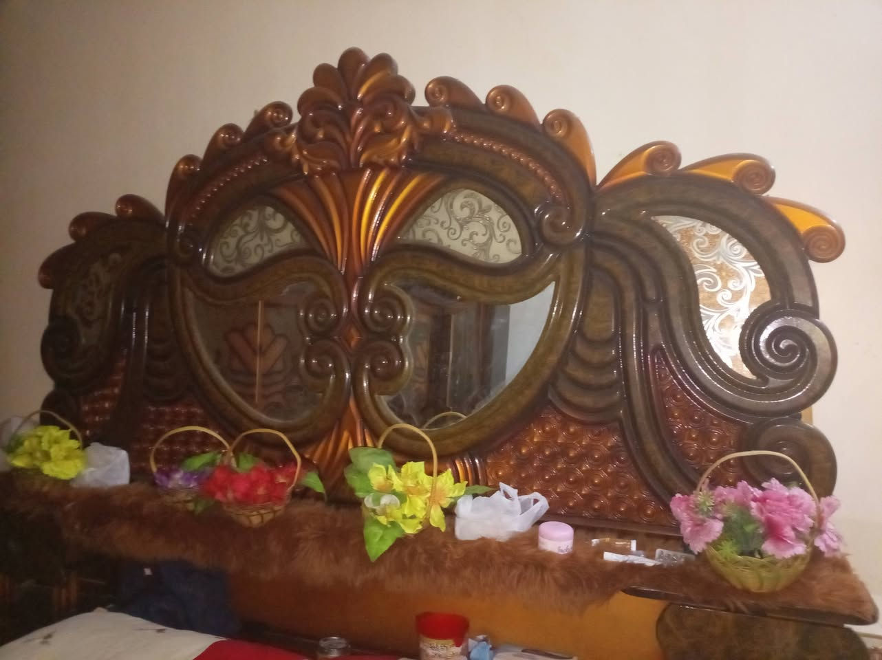 السلام عليكم غرفه البيع كامله نصيفه السعر 600 وبيهه مجال الاستفسار ***********
