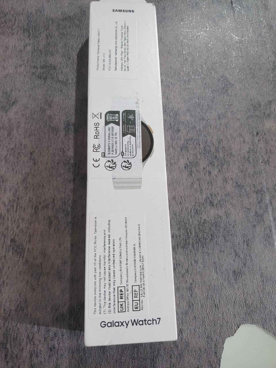 تأتي الساعة بمعالج جديد قوي بدقة 3 نانومتر.
تتميز بنظام GPS ثنائي التردد عالي الدقة (L1+L5). 

تحتوي على مستشعر BioActive متقدم لتتبع الصحة. 

تدعم رؤى صحية مدعومة بالذكاء الاصطناعي، مثل مؤشر نقاط الطاقة Energy Score. 

 Galaxy Watch 7. 
***********
