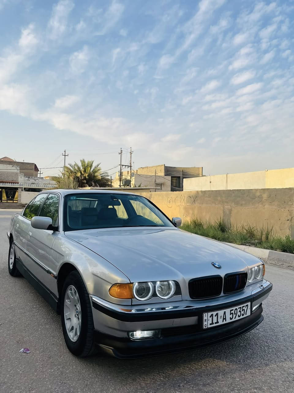 السلام عليكم BMW E38 خفاش للبيع او المراوس موديل 1995 محدثه 2000 بالكامل حجم 740 اصل مكينه وكير وتفرعات كلها السياره 40 
مكينه وكير كلش نضيفات تبريد شغال وثلج حداديه امامي خلفي كله جديد كهربائيات كلها شغاله سلايت جام شغال كشنات كهرباء وتدفئه ستيرن كهرباء دبل جام وكلهن شغالات ادامه كامله لمنضومة البانزين سنتر لك شغل تصعيد وتنزيل الجام من السويج السياره كلش حلوه وبدون نواقص ترايك وين متريد شرط 
رقم بغداد بأسمي هزه ورقم دولي جديد سنويه الى 2031 
بيها ضرر بالجاملغ الامامي الايسر 
السعر 65 وبيها مجال تعال شوف السياره وخادم مكاني كربلاء طويريج رقمي *********** 
***********.
