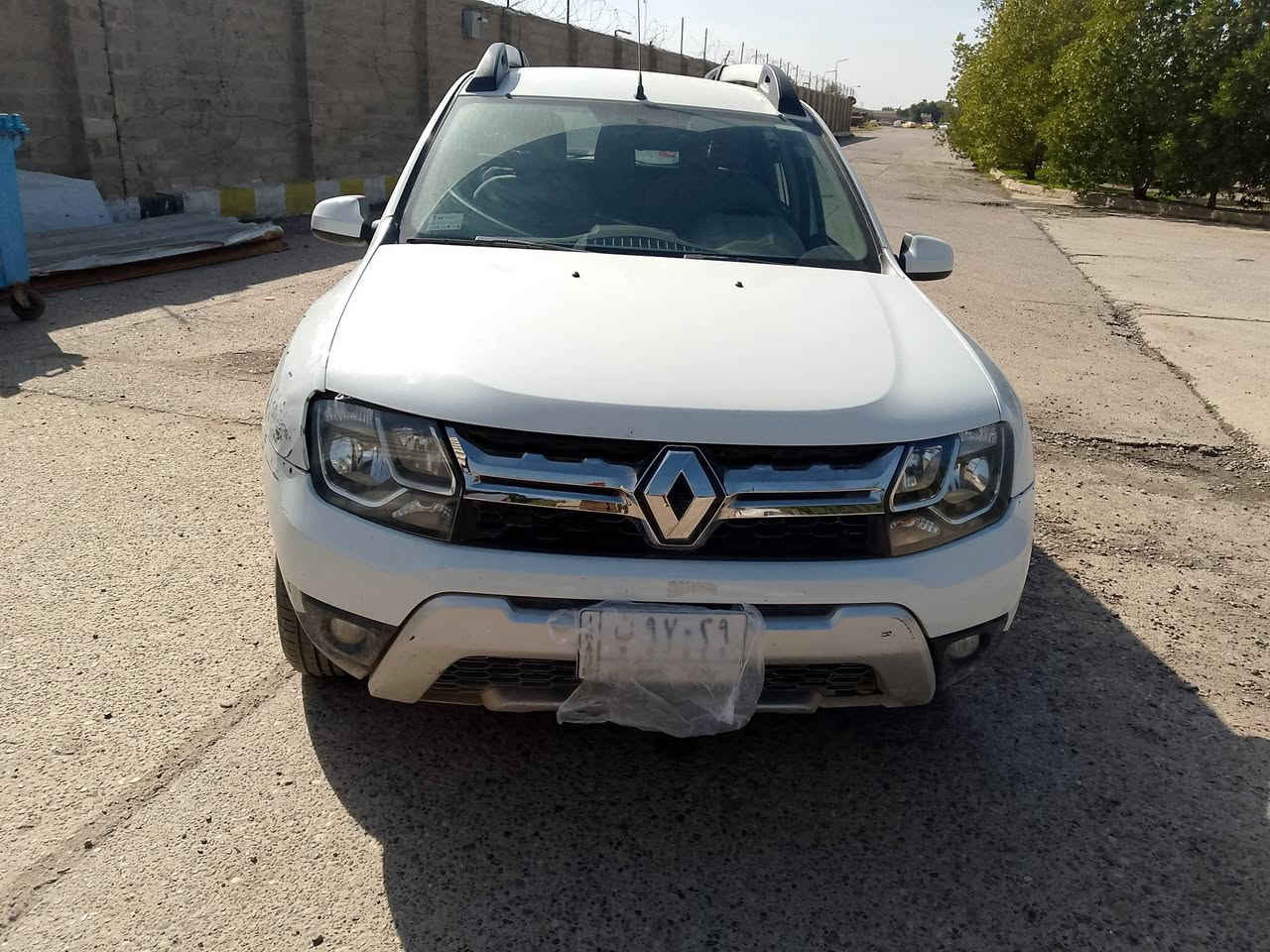 من رخصة الادمن المحترم رينو داستر موديل 18 محورة مكينة وكير كامري أبو الجف الاسود رقم بغداد حرف ن بعد شهر ونص ينفك الحجز السعر 65 وبيهة مجال بسيط للمراوس بي ام 525 نظيفه مكاني بغداد.  ***********.    ***********.
