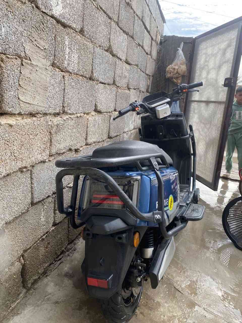 السلام عليكم دراجه رانكس للبيع دراجه مشتريها جديد كامله مكمله مابيها اي نقص اشايربيها بگ 4سرعات سرعه 90 دراجه خير من الله نضام بصمه وسويج مكفوله 6بطاريات 
السعر 750وبيها مجال مكاني بغداد البياع ***********
