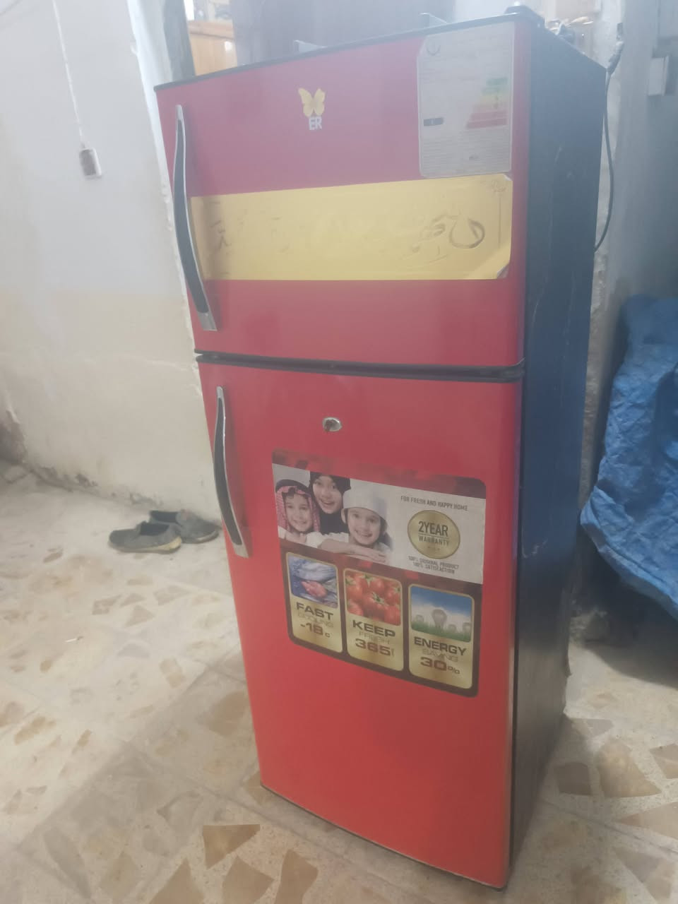 ثلاجه حجم وصط شغاله نضيفه سعر 75وبيه مجال مكان مشخاب ***********
